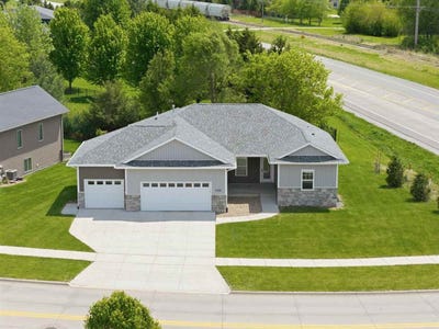 /international/us/1030-pheasant-lane-northliberty-ia-110107865552/