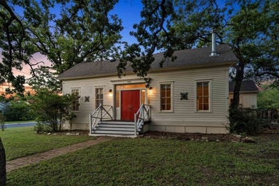 /international/us/409-n-main-street-burnet-tx-110107845678/