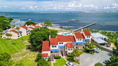 /international/us/8253-navarre-parkway-navarre-fl-110093363670/