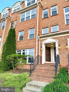 /international/us/9544-walker-way-manassas-park-va-110108100070/