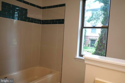 /international/us/18704-caledonia-court-germantown-md-110101199087/