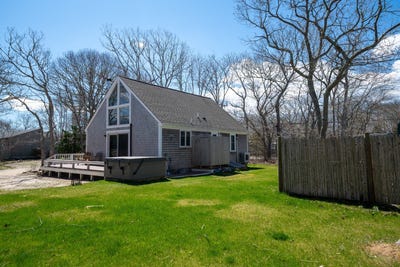 /international/us/4-fifth-street-n-edgartown-ma-110108358406/