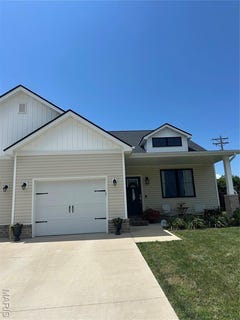 /international/us/10-arbor-crest-drive-highland-il-110101188797/