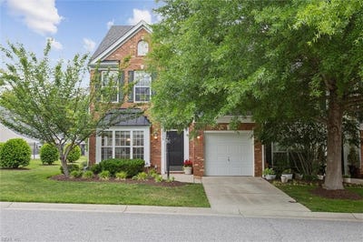 /international/us/212-daniels-drive-yorktown-va-110100878270/