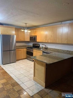 /international/us/7004-boulevard-e-guttenberg-nj-110107982198/