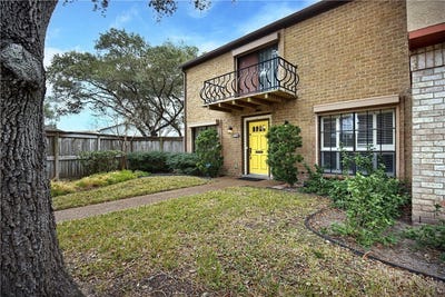 /international/us/136-lake-shore-drive-corpus-christi-tx-110097291033/