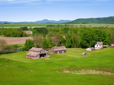 /international/us/33-county-home-road-essex-ny-110108663793/