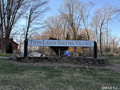 /international/us/219-twin-lakes-road-north-branford-ct-110106168742/