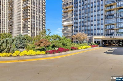 /international/us/200-winston-drive-cliffside-park-nj-110107311218/