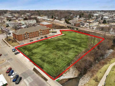 /international/us/305-e-prentiss-st-iowacity-ia-110102858318/