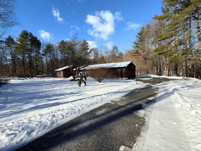 /international/us/256-middle-branch-road-new-boston-nh-110105310330/