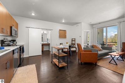 /international/us/630-306-s-garfield-avenue-traverse-city-mi-110108025957/