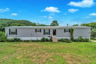 /international/us/593-south-windsor-street-royalton-vt-110101066631/