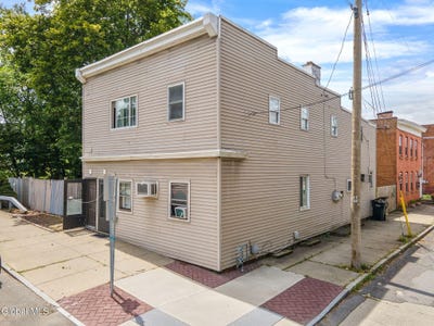 /international/us/345-349-4th-street-troy-ny-110119548902/