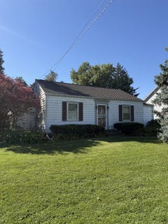 /international/us/633-youngs-lane-freeport-il-110120460754/