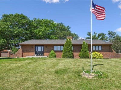 /international/us/2771-520th-ave-melrose-ia-110108578817/