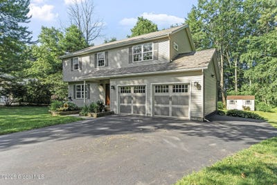 /international/us/3-pineridge-court-greenfield-ny-110100463629/