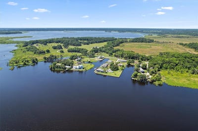 /international/us/3943-nw-219th-street-road-micanopy-fl-110099581501/