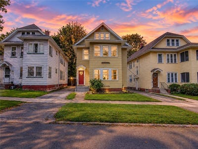 /international/us/329-field-street-rochester-ny-110110366111/