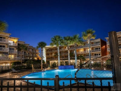 /international/us/6300-seawall-blvd-galveston-tx-110119409224/