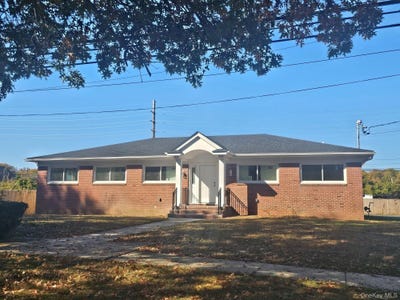 /international/us/87-community-road-bay-shore-ny-110109132165/