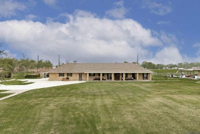 /international/us/5511-n-river-rd-port-allen-la-110098358276/