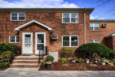 /international/us/18215-58th-avenue-fresh-meadows-ny-110107377135/