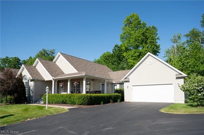 /international/us/5216-nashua-drive-austintown-oh-110108552768/