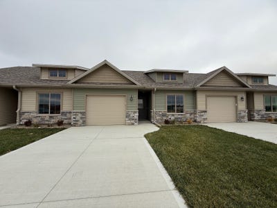 /international/us/407-w-madison-street-winterset-ia-110103696325/