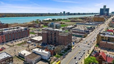 /international/us/2900-e-jefferson-avenue-detroit-mi-110107701181/