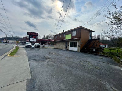 /international/us/718-n-main-st-marion-va-110108609709/