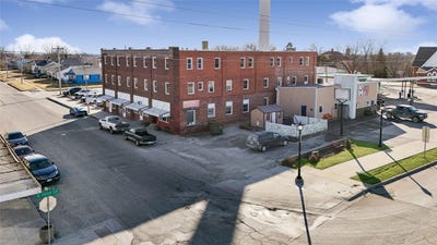 /international/us/102-s-main-street-leon-ia-110105797814/