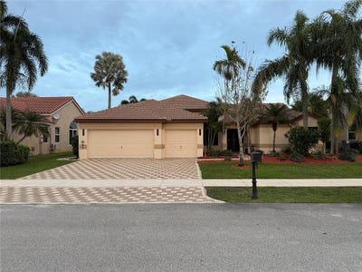 /international/us/2702-e-orchard-circle-davie-fl-110106457821/