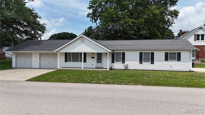 /international/us/405-veterans-drive-waterloo-il-110108770290/