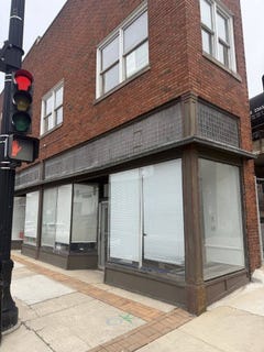 /international/us/82-84-south-broadway-aurora-il-110106951297/