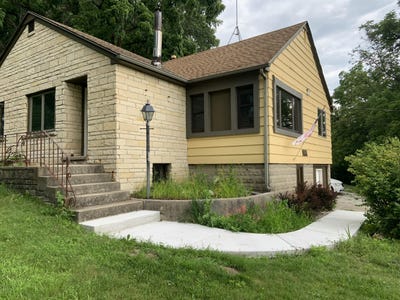 /international/us/144-riverside-dr-waterford-wi-110100900134/