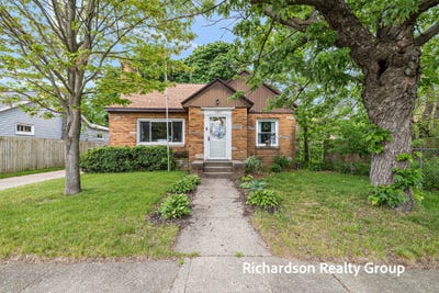 /international/us/1261-graf-street-muskegon-mi-110108196152/