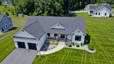 /international/us/1-honeybird-run-southwick-ma-110109335815/