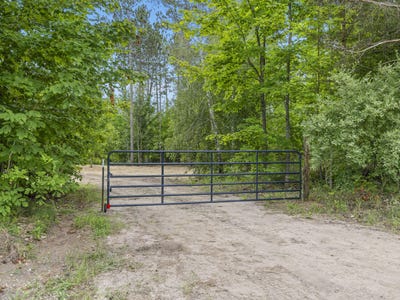 /international/us/8175-king-road-road-benzonia-mi-110101152848/