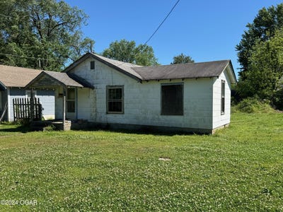 /international/us/627-w-6th-street-baxter-springs-ks-110091852599/