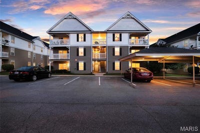 /international/us/9102-spring-creek-lane-o-fallon-mo-110110342627/