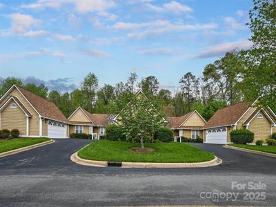 /international/us/1202-hyde-park-drive-asheville-nc-110100392888/