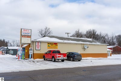 /international/us/4012-n-clare-avenue-harrison-mi-110105289149/