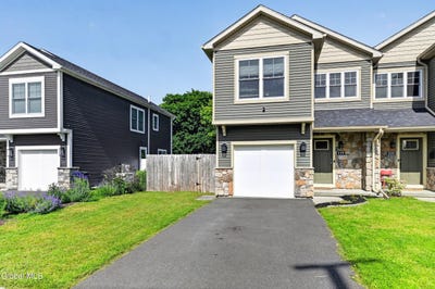 /international/us/119-cannon-street-green-island-ny-110108493351/