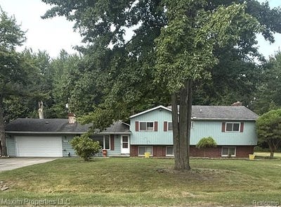 /international/us/2595-evergreen-lane-port-huron-al-110109827715/