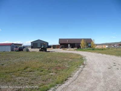 /international/us/81-chief-joseph-road-pinedale-wy-110120559723/