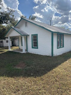 /international/us/624-n-spring-st-mason-tx-110110149763/