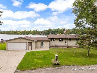 /international/us/1351-shady-lane-greenville-mi-110110307222/