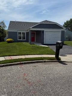 /international/us/379-larchmont-court-ridge-ny-110108340931/