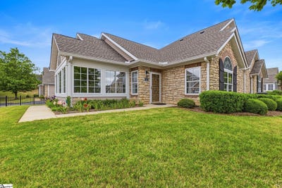 /international/us/12-fudora-circle-simpsonville-sc-110107717950/